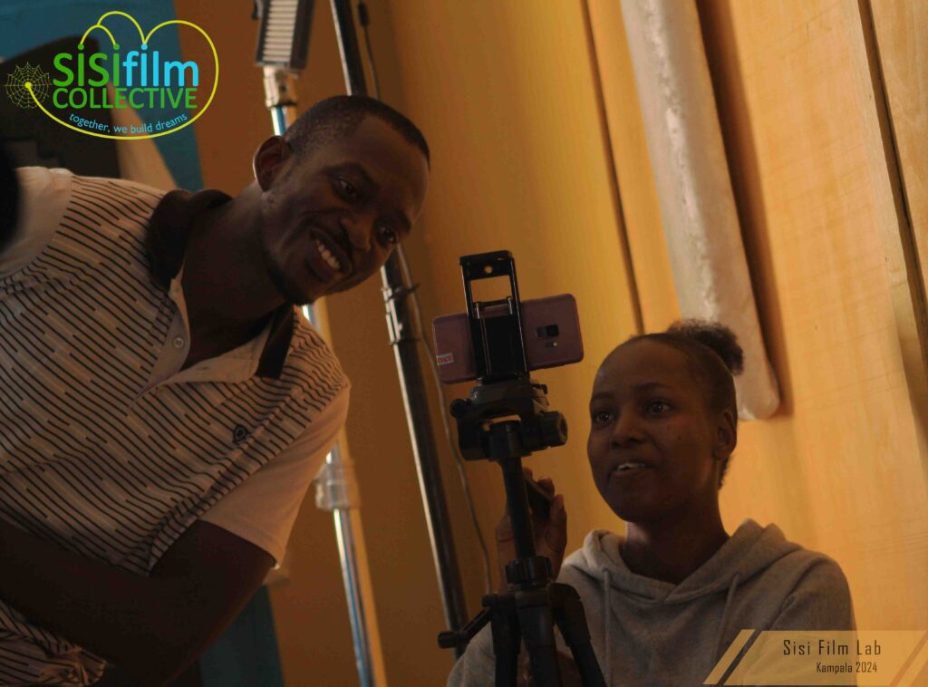 Patricia and Victor using a smartphone to shoot a short film. 